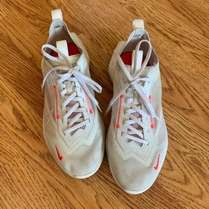 Nike Vista Lite in white/crimson